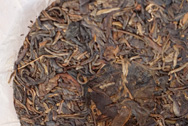 紅鐵恒久 写真:プーアール茶の茶葉裏面