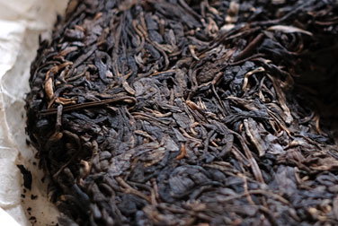 易昌號易武七子餅茶  珍品 写真:プーアール茶の茶葉裏面