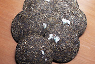 易昌號易武七子餅茶 復刻品一筒 写真:プーアール茶の茶葉