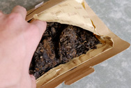 昌泰歳月10年昌泰号 写真:プーアール茶の茶葉裏面