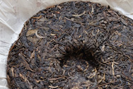 易昌號易武七子餅茶正品 試作品 写真:プーアール茶の茶葉裏面