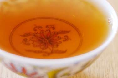 易昌號 茶中円茶 珍蔵品 写真:プーアル茶のお茶の色