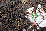 易昌號易武七子餅茶珍品 写真:プーアール茶の茶葉