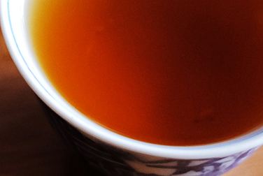 易昌號易武七子餅茶 珍品 写真:プーアル茶のお茶の色