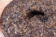 孟庫七子餅茶孟庫春尖 写真:プーアール茶の茶葉裏面