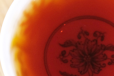 雲南孟庫小餅茶 写真:プーアル茶のお茶の色