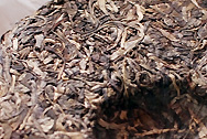 国艶境界新班章 写真:プーアール茶の茶葉裏面