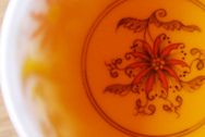 攸楽山野生喬木餅 典蔵品 写真:プーアル茶のお茶の色
