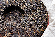 大白菜班章有機生態茶特制精品 写真:プーアール茶の茶葉裏面