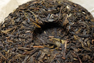 大益茶7542 写真:プーアール茶の茶葉裏面