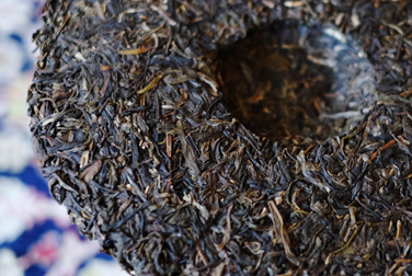 大益茶 7542 写真:プーアール茶の茶葉裏面
