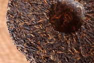 大益牌 7632 典蔵品 写真:プーアール茶の茶葉裏面