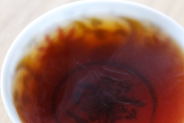 大益磚茶 大益牌7562 写真:プーアル茶のお茶の色