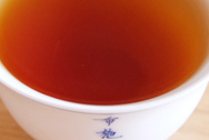金江牌 宜賓甲級沱茶 写真:プーアル茶のお茶の色