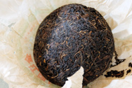 金江牌 宜賓甲級沱茶 写真:プーアール茶の茶葉