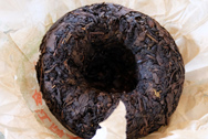 金江牌 宜賓甲級沱茶 写真:プーアール茶の茶葉裏面