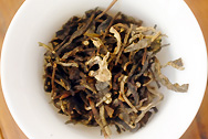 六山十年 写真:プーアール茶の茶葉裏面