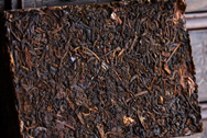 プーアル熟磚茶7581 写真:プーアール茶の茶葉