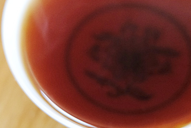 プーアル熟磚茶 7581 写真:プーアル茶のお茶の色