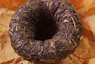 下関甲級沱茶 特制 写真:プーアール茶の茶葉裏面