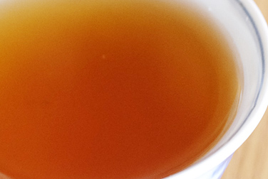 鳥金貝隆 福神漢茶 写真:プーアル茶のお茶の色