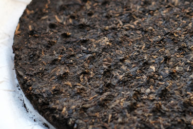 下関鉄餅 金榜 T8663 写真:プーアール茶の茶葉裏面