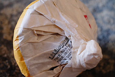 宝焔牌 金絲大雪山緊茶 写真:プーアール茶
